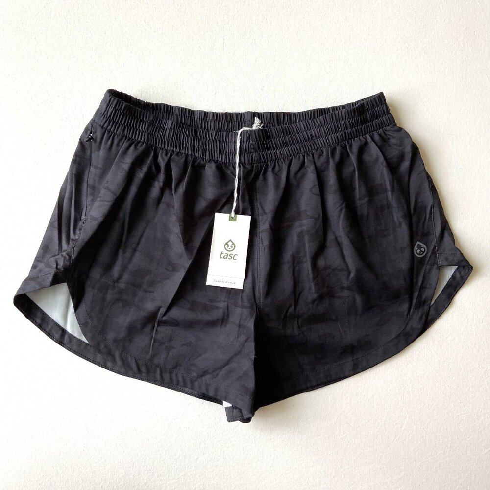 TASC Women's Recess 2-in-1 Short Size Small Black Camo Lined